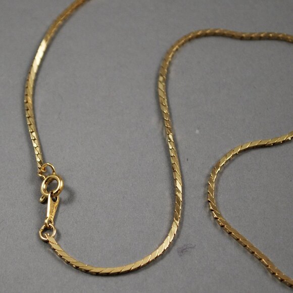 1983 Avon Polished Strands Neckchain in Goldtone - Picture 3 of 6